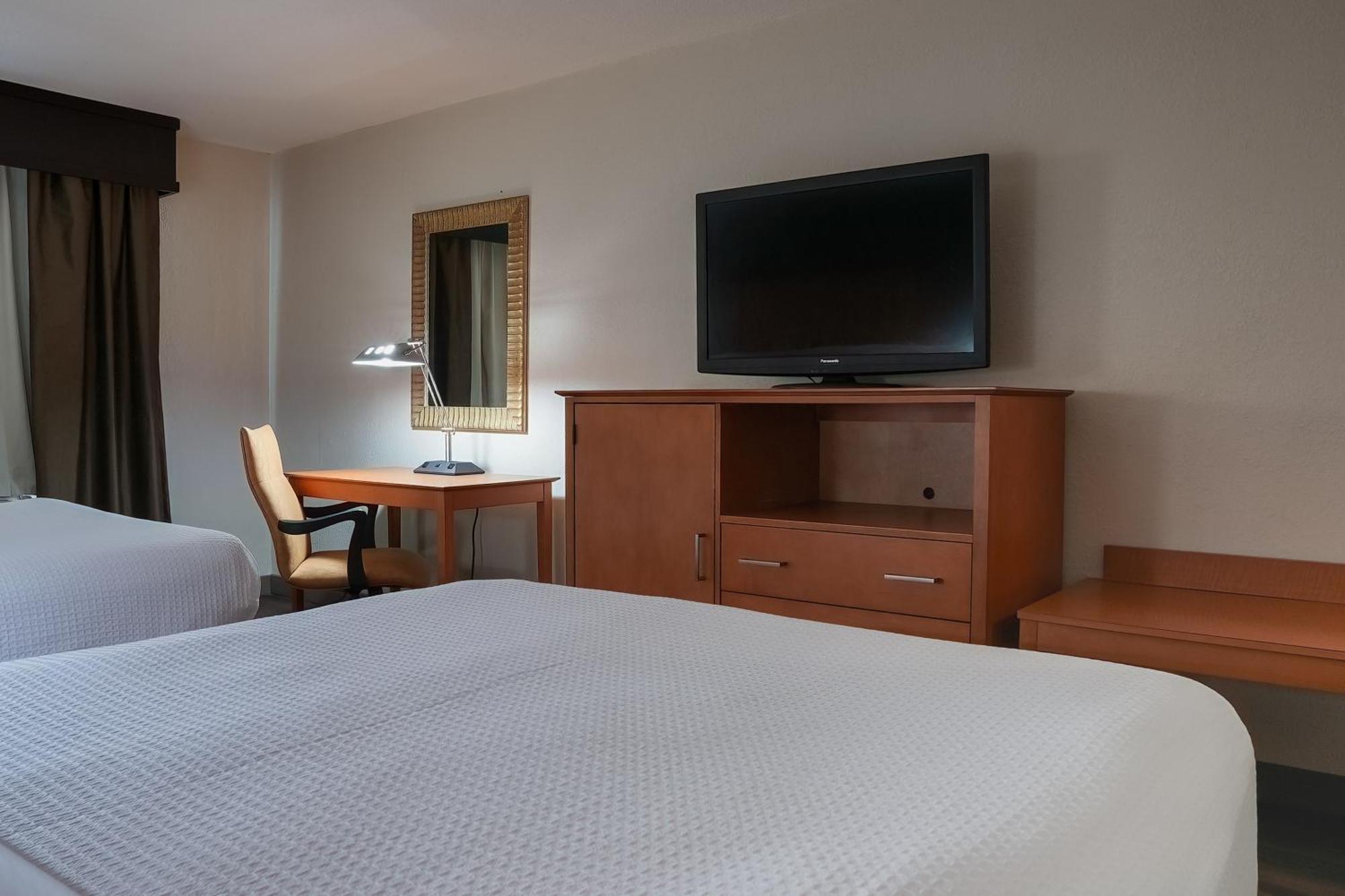 American Inn & Suites Ferndale Extérieur photo